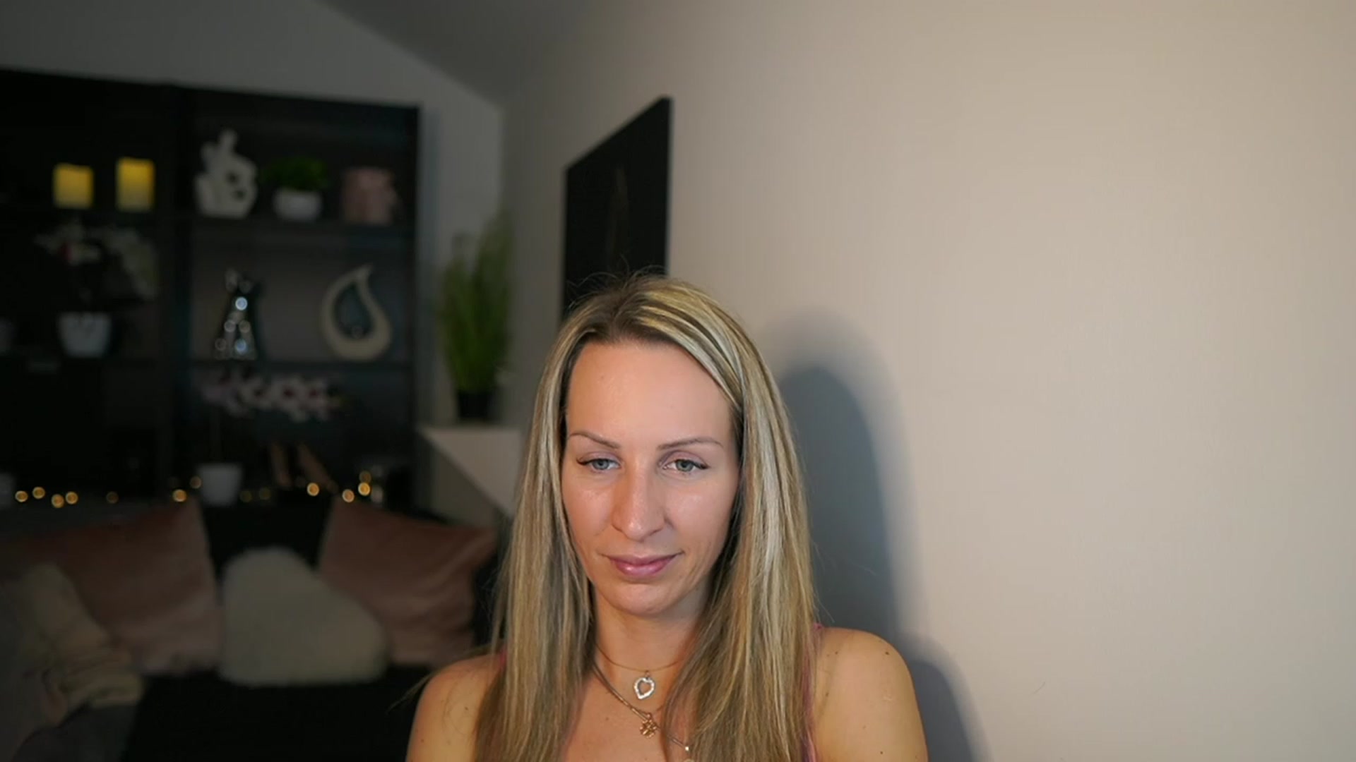 Gallery image thumbnail from Nikki__Sexx__'s myfreecams stream on, 02/12/2024, 22:39 image 16 of 20