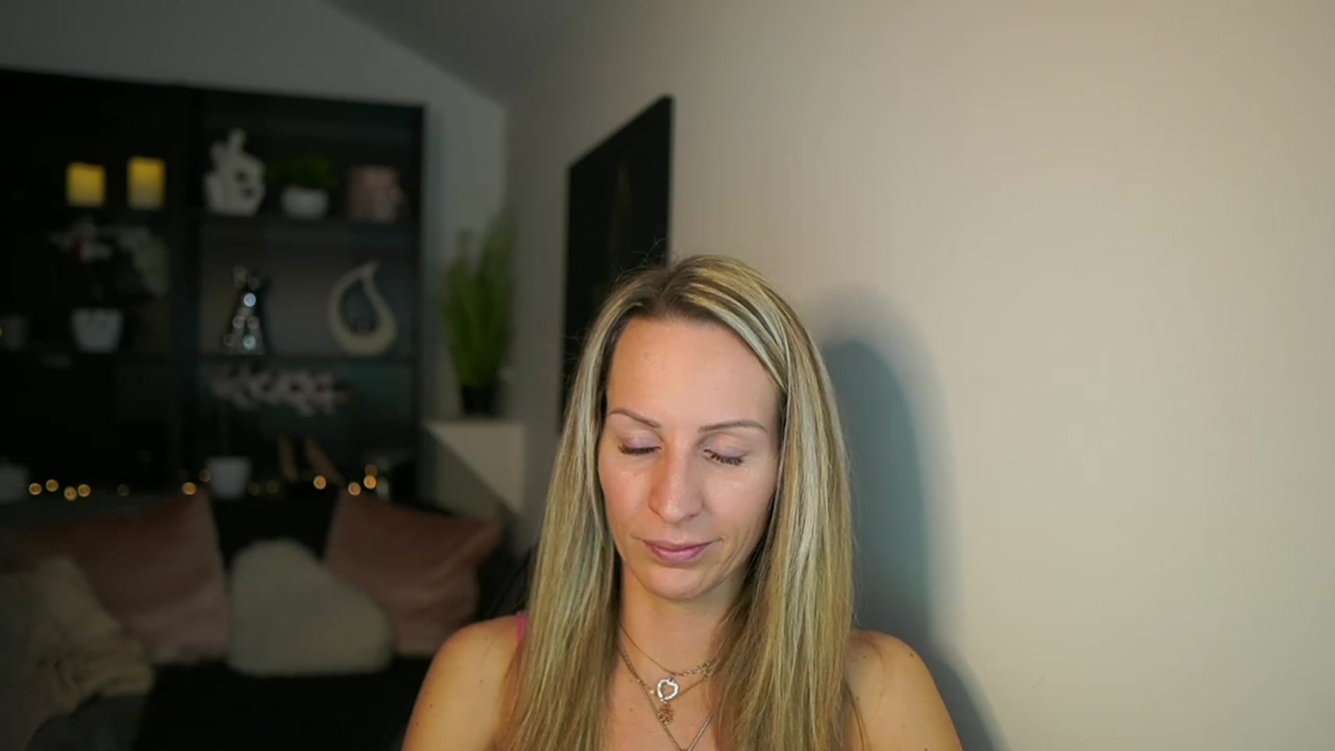 Gallery image thumbnail from Nikki__Sexx__'s myfreecams stream on, 02/12/2024, 22:39 image 6 of 20