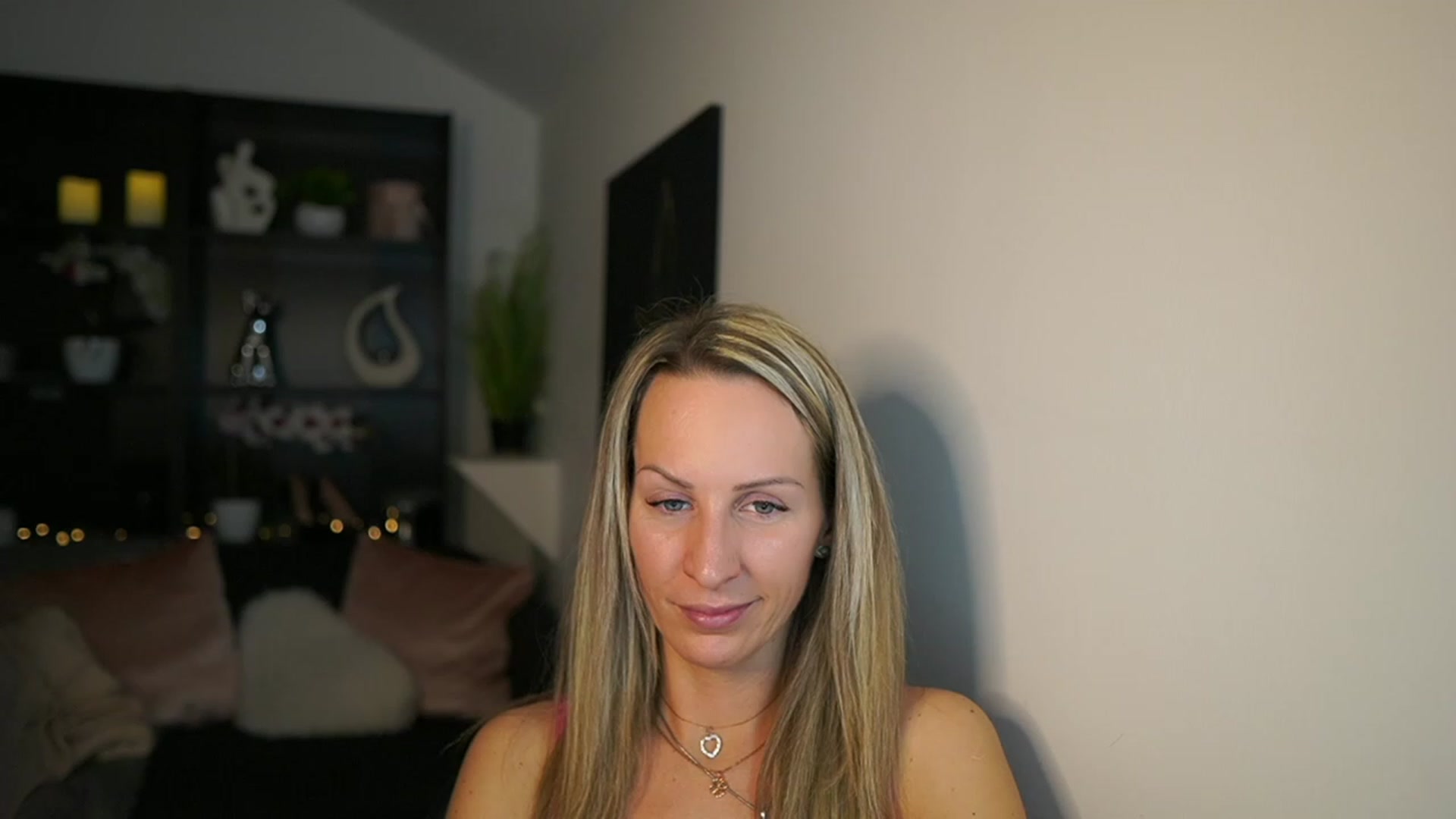 Gallery image thumbnail from Nikki__Sexx__'s myfreecams stream on, 02/12/2024, 22:39 image 17 of 20