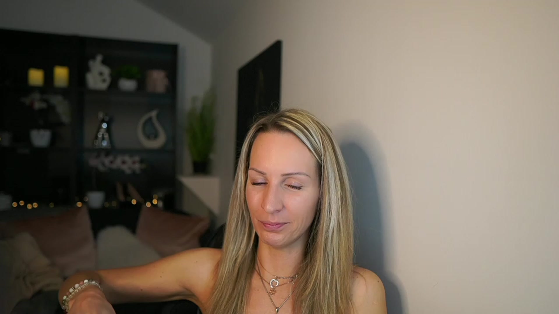 Gallery image thumbnail from Nikki__Sexx__'s myfreecams stream on, 02/12/2024, 22:39 image 9 of 20