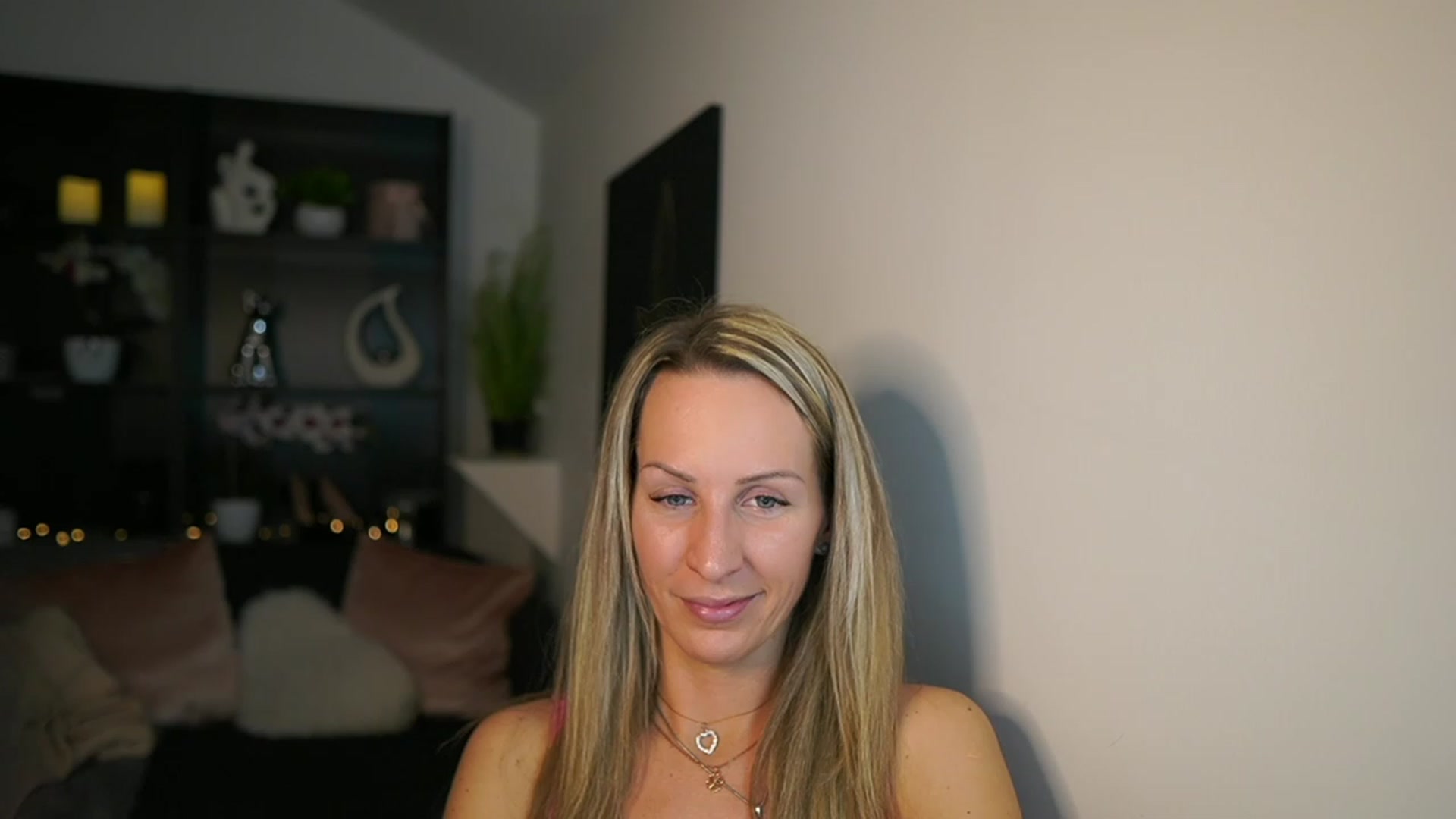 Gallery image thumbnail from Nikki__Sexx__'s myfreecams stream on, 02/12/2024, 22:39 image 18 of 20