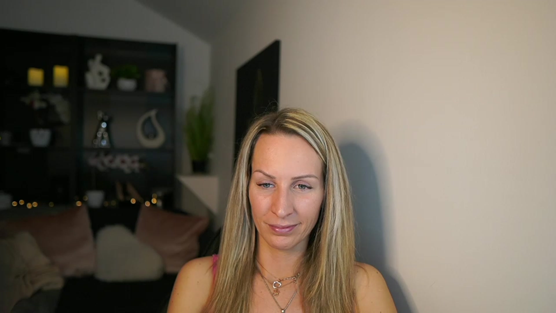 Gallery image thumbnail from Nikki__Sexx__'s myfreecams stream on, 02/12/2024, 22:39 image 8 of 20