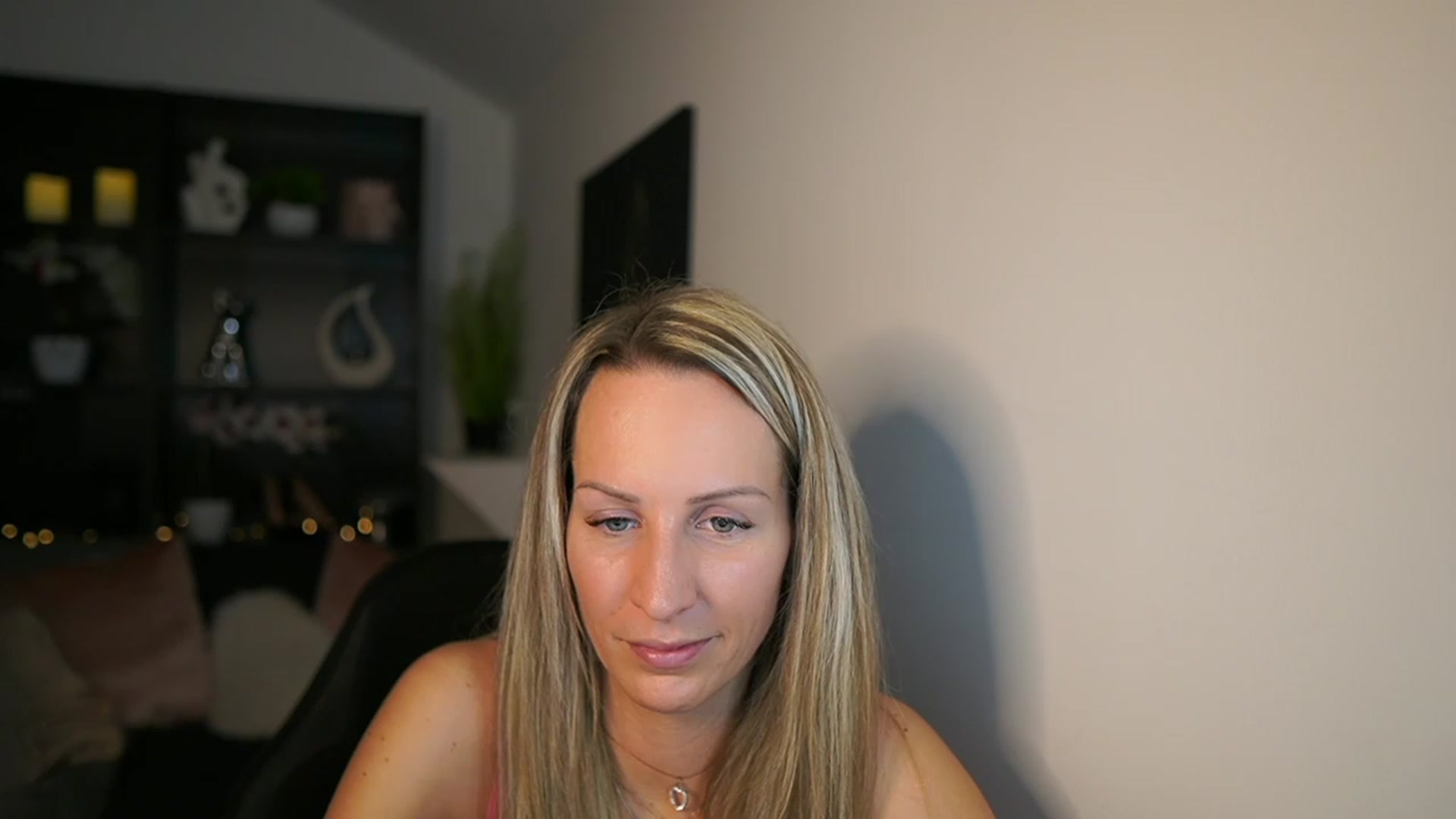 Gallery image thumbnail from Nikki__Sexx__'s myfreecams stream on, 02/13/2024, 24:03 image 16 of 20