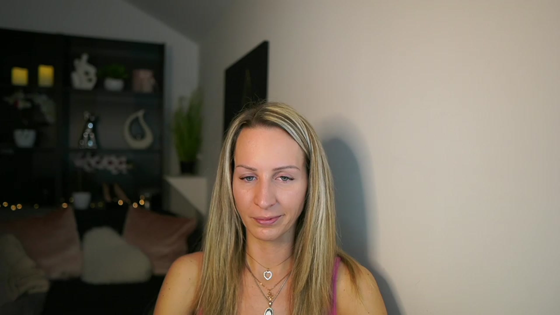 Gallery image thumbnail from Nikki__Sexx__'s myfreecams stream on, 02/13/2024, 24:03 image 8 of 20
