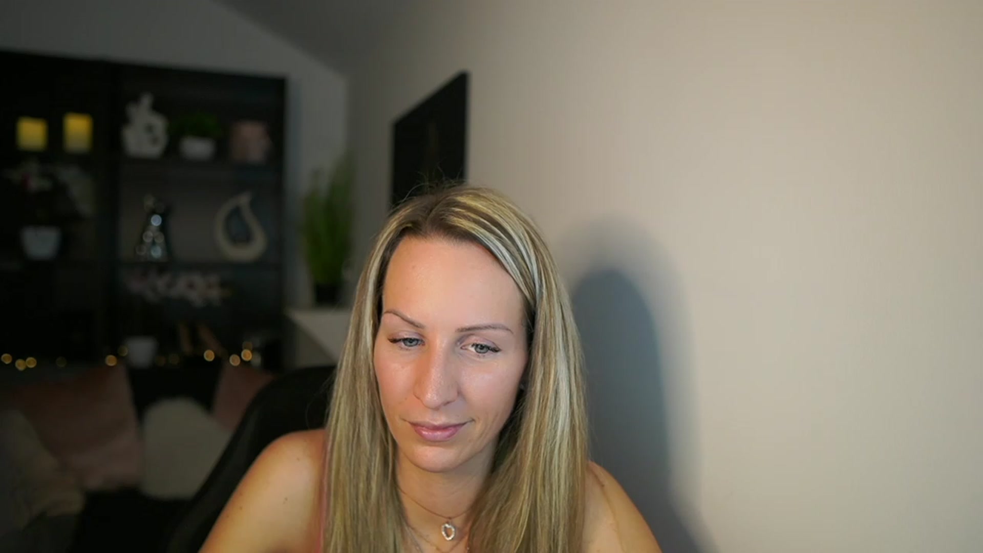 Gallery image thumbnail from Nikki__Sexx__'s myfreecams stream on, 02/13/2024, 24:03 image 14 of 20