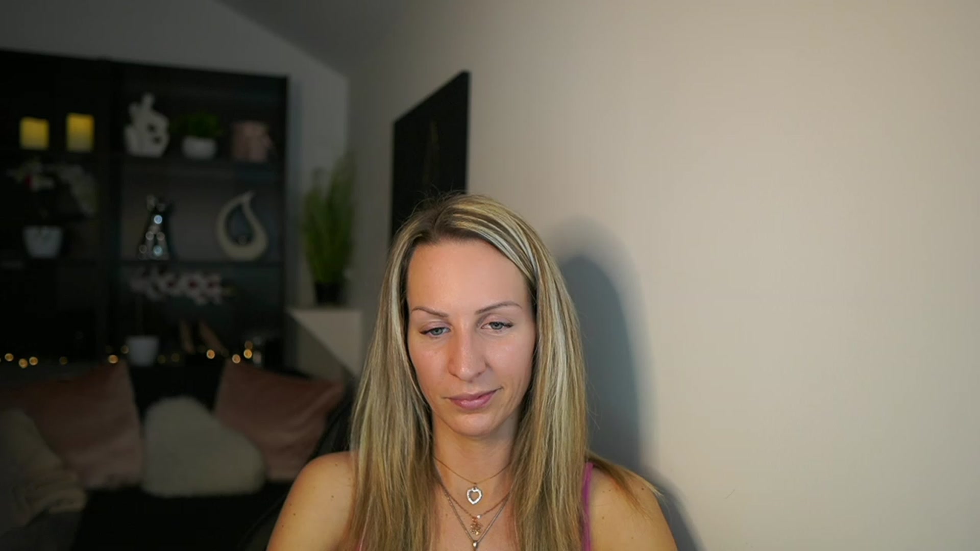 Gallery image thumbnail from Nikki__Sexx__'s myfreecams stream on, 02/13/2024, 24:03 image 10 of 20