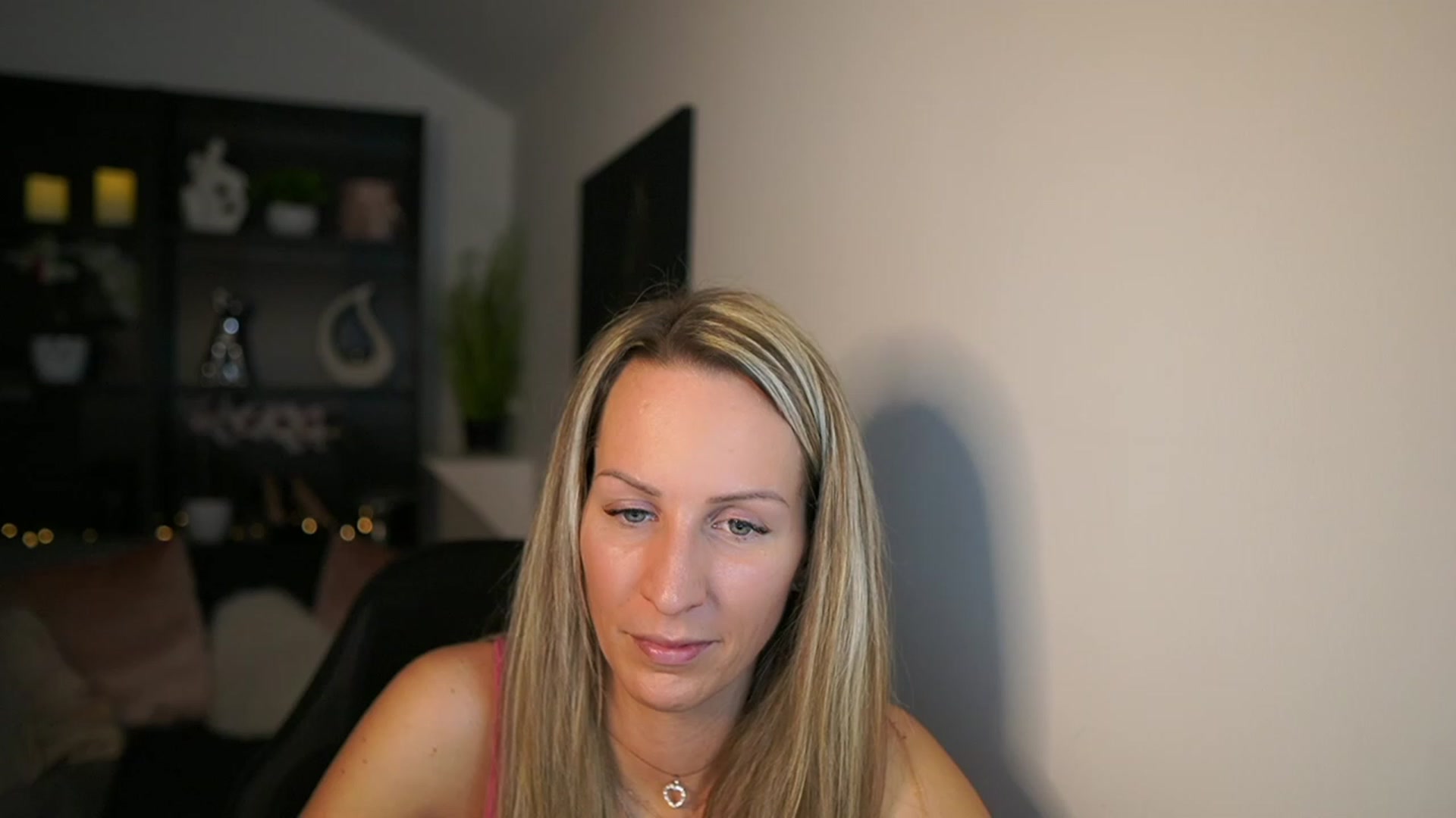 Gallery image thumbnail from Nikki__Sexx__'s myfreecams stream on, 02/13/2024, 24:03 image 17 of 20