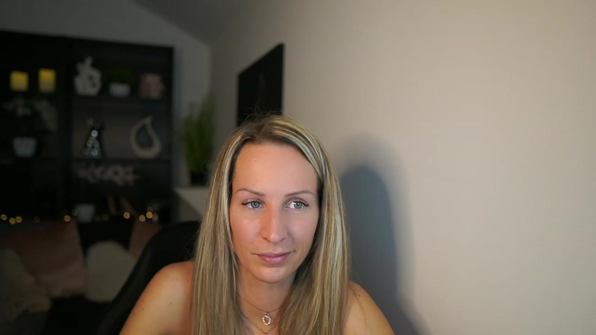 Gallery image thumbnail from Nikki__Sexx__'s myfreecams stream on, 02/13/2024, 24:03 image 19 of 20