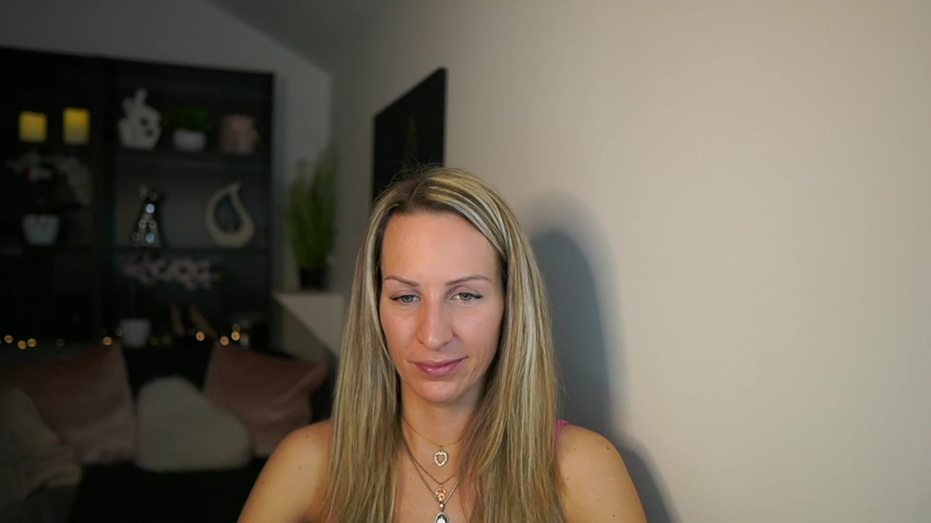 Gallery image thumbnail from Nikki__Sexx__'s myfreecams stream on, 02/13/2024, 24:03 image 3 of 20