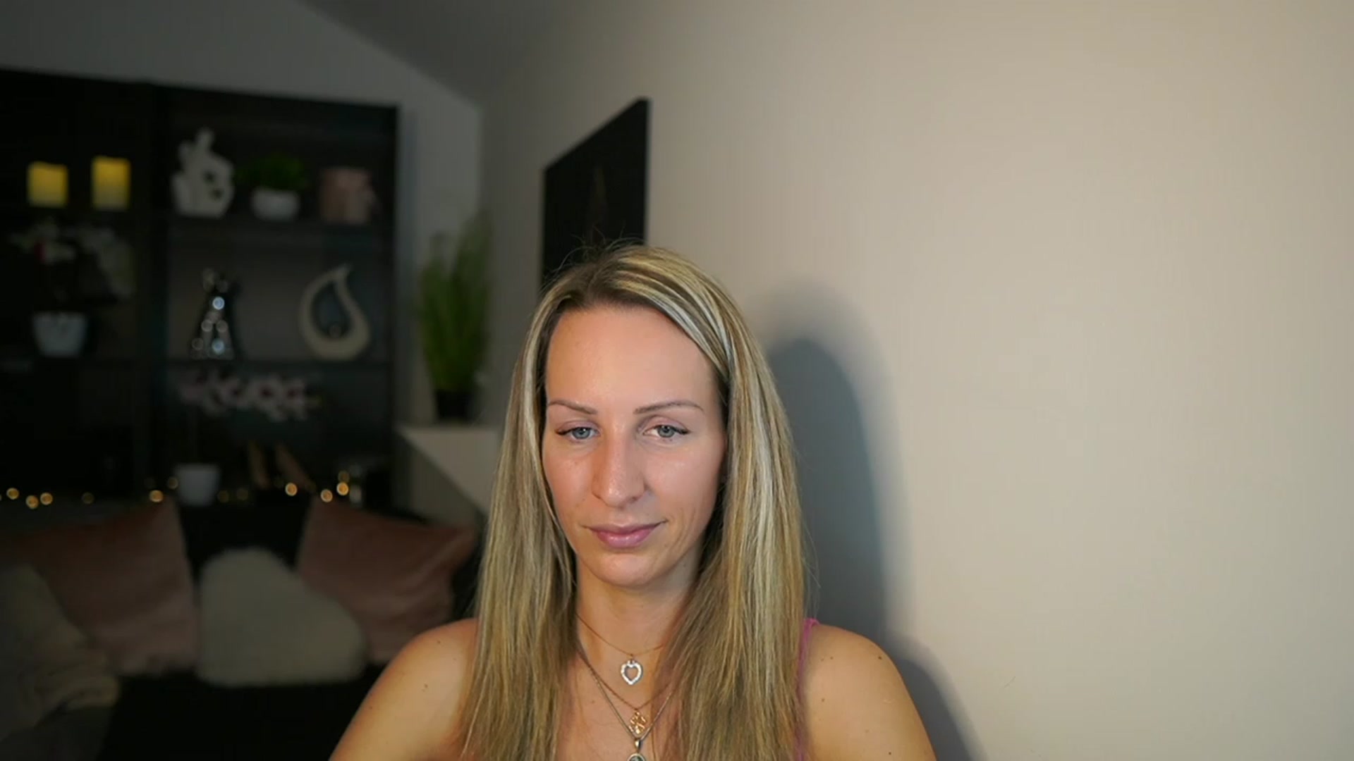 Gallery image thumbnail from Nikki__Sexx__'s myfreecams stream on, 02/13/2024, 24:03 image 6 of 20