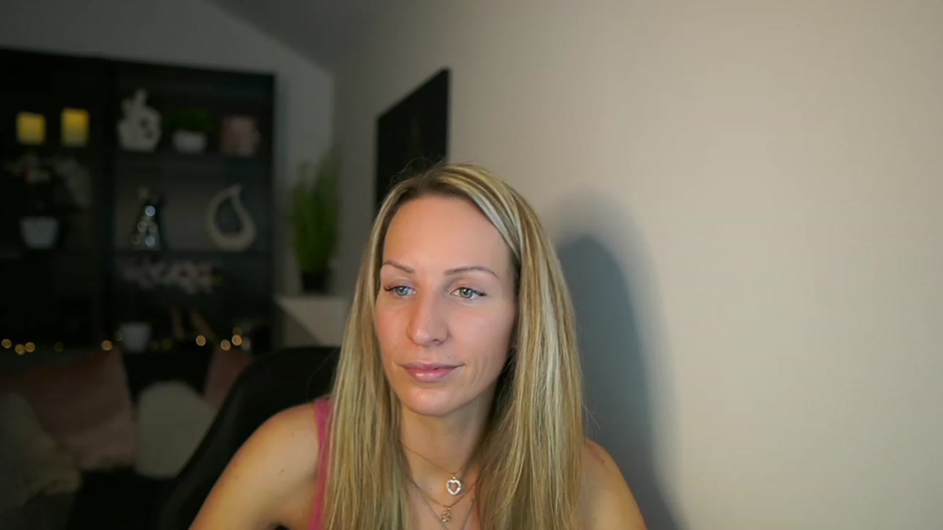 Gallery image thumbnail from Nikki__Sexx__'s myfreecams stream on, 02/13/2024, 24:03 image 13 of 20