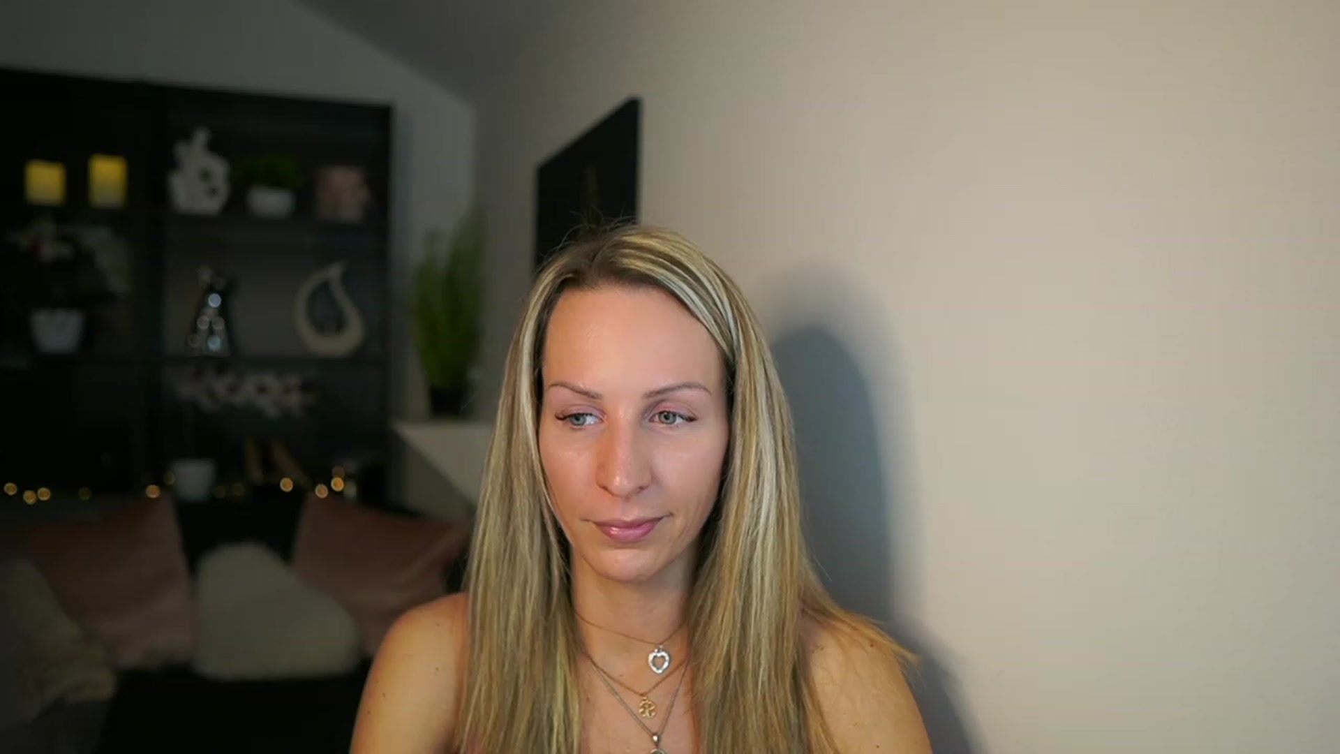Gallery image thumbnail from Nikki__Sexx__'s myfreecams stream on, 02/13/2024, 24:03 image 12 of 20