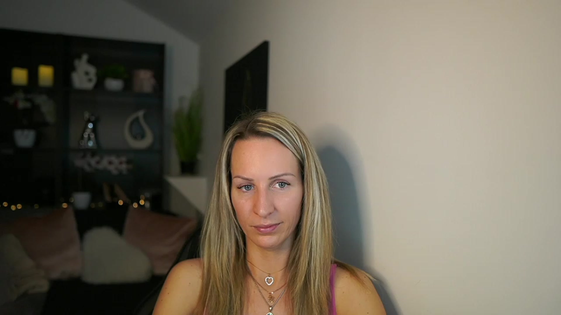 Gallery image thumbnail from Nikki__Sexx__'s myfreecams stream on, 02/13/2024, 24:03 image 11 of 20