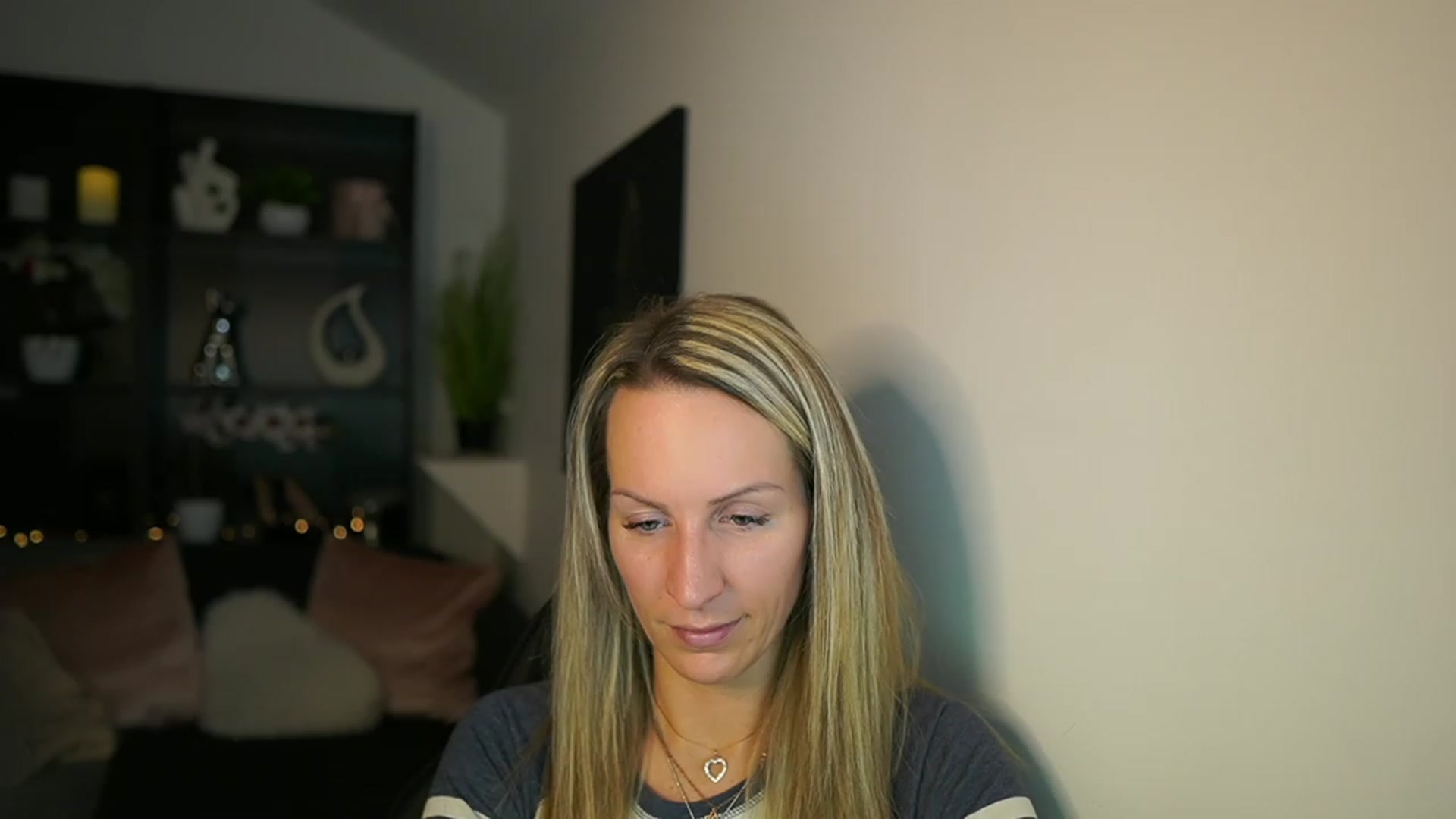 Gallery image thumbnail from Nikki__Sexx__'s myfreecams stream on, 02/13/2024, 21:13 image 10 of 20