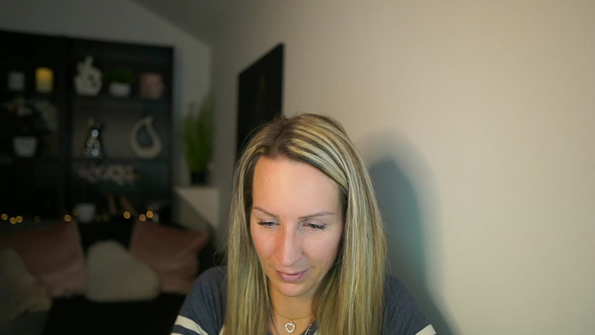 Gallery image thumbnail from Nikki__Sexx__'s myfreecams stream on, 02/13/2024, 21:13 image 6 of 20