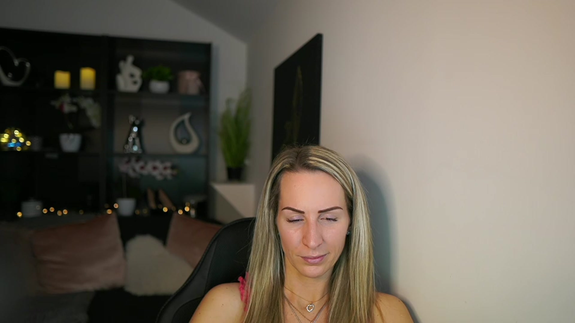 Gallery image thumbnail from Nikki__Sexx__'s myfreecams stream on, 02/15/2024, 20:12 image 18 of 20