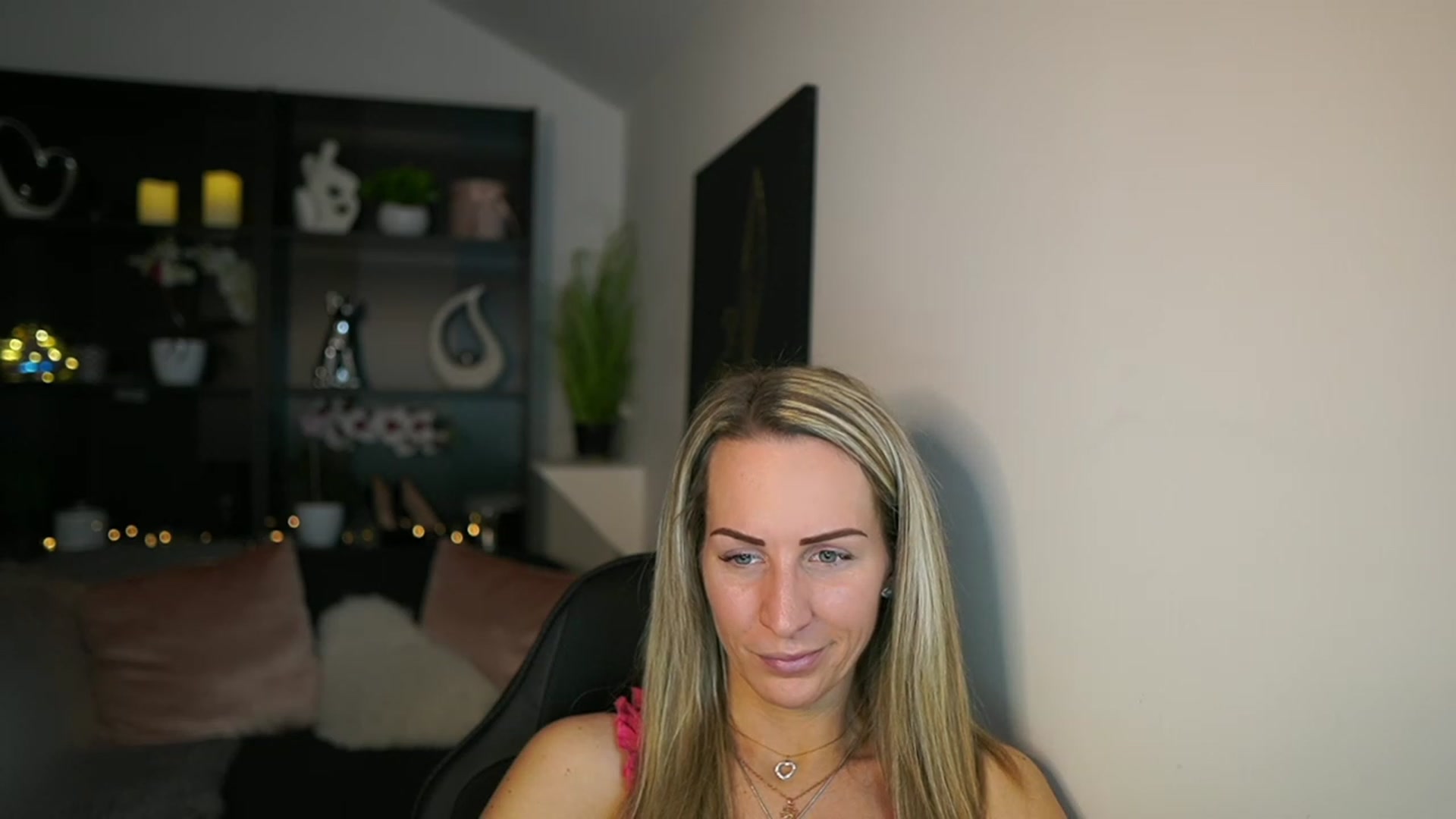 Gallery image thumbnail from Nikki__Sexx__'s myfreecams stream on, 02/15/2024, 20:12 image 17 of 20
