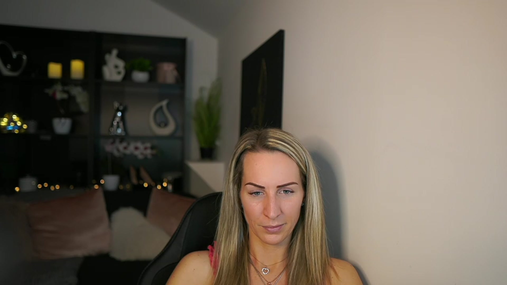 Gallery image thumbnail from Nikki__Sexx__'s myfreecams stream on, 02/15/2024, 20:12 image 19 of 20
