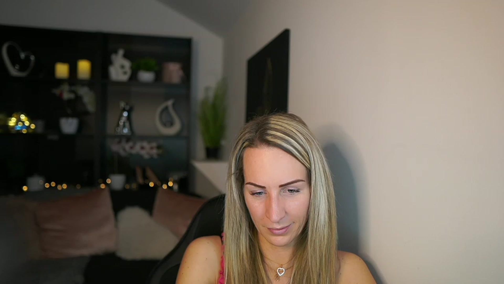 Gallery image thumbnail from Nikki__Sexx__'s myfreecams stream on, 02/15/2024, 20:12 image 3 of 20