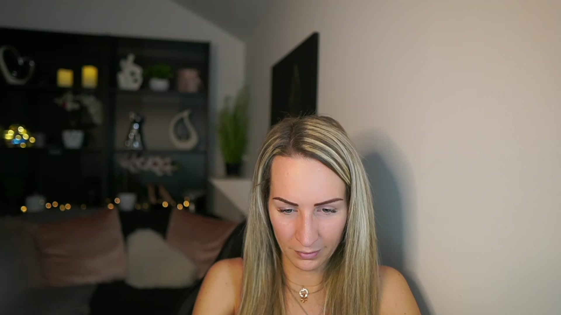 Gallery image thumbnail from Nikki__Sexx__'s myfreecams stream on, 02/15/2024, 20:12 image 4 of 20