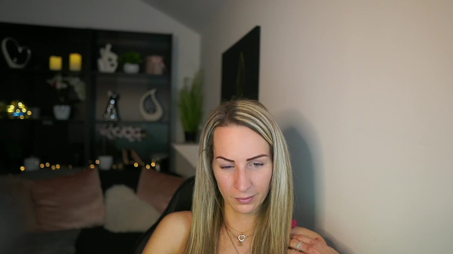 Gallery image thumbnail from Nikki__Sexx__'s myfreecams stream on, 02/15/2024, 20:12 image 2 of 20