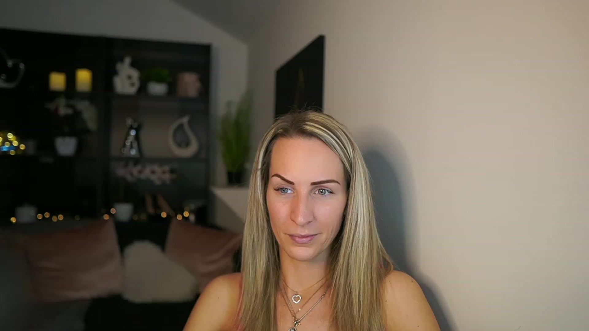 Gallery image thumbnail from Nikki__Sexx__'s myfreecams stream on, 02/15/2024, 21:43 image 8 of 20