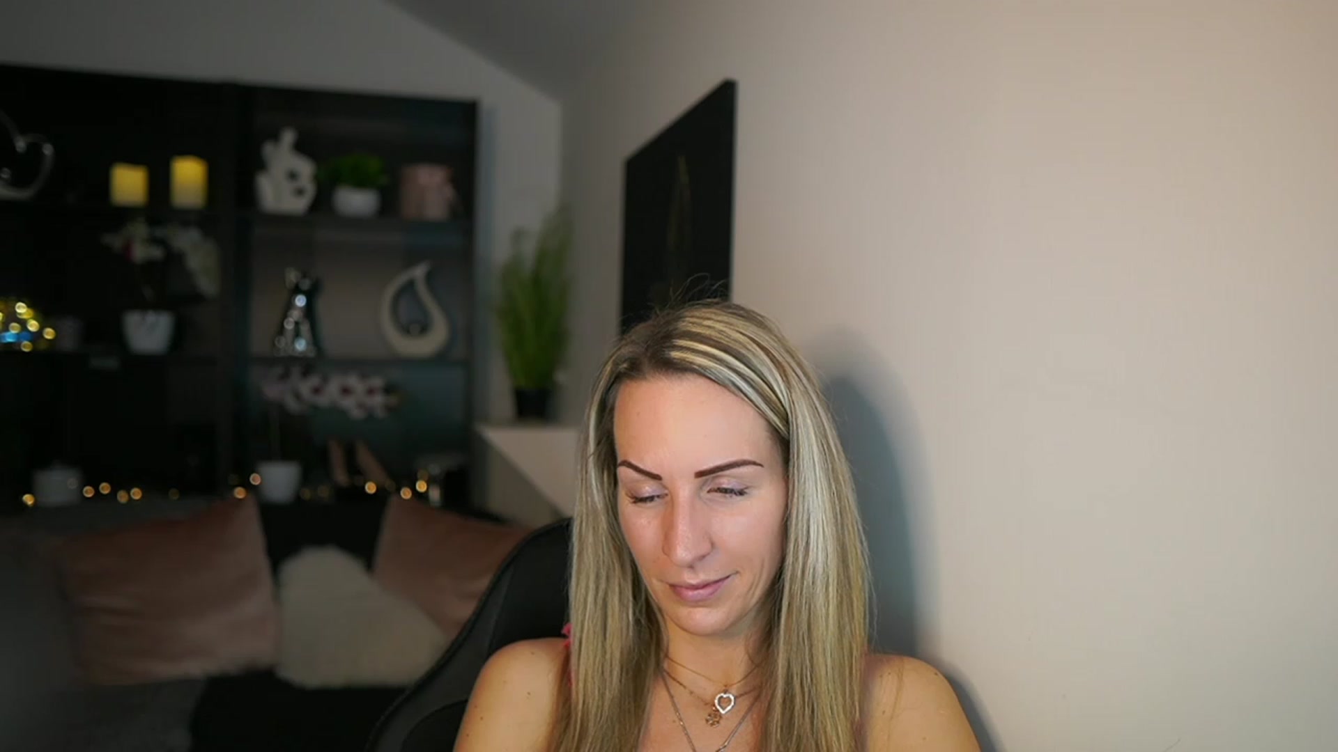 Gallery image thumbnail from Nikki__Sexx__'s myfreecams stream on, 02/15/2024, 21:43 image 17 of 20