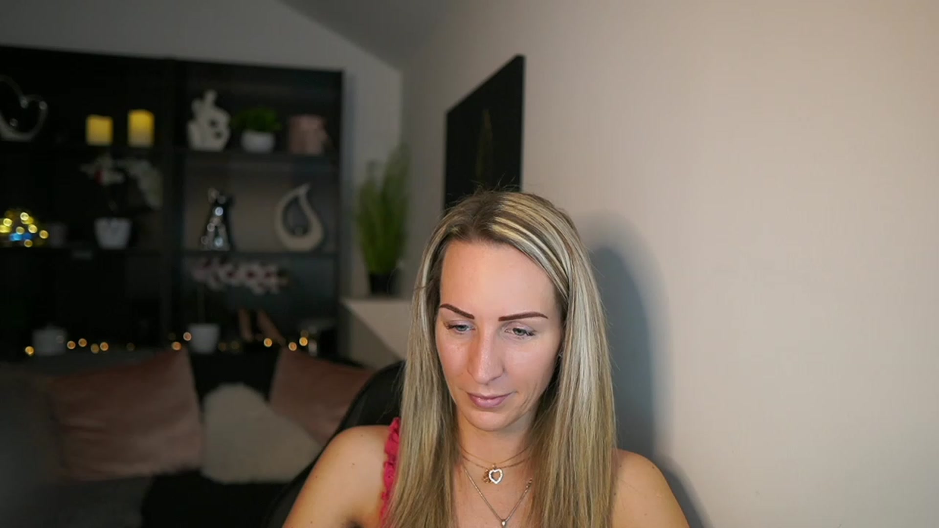 Gallery image thumbnail from Nikki__Sexx__'s myfreecams stream on, 02/15/2024, 21:43 image 5 of 20