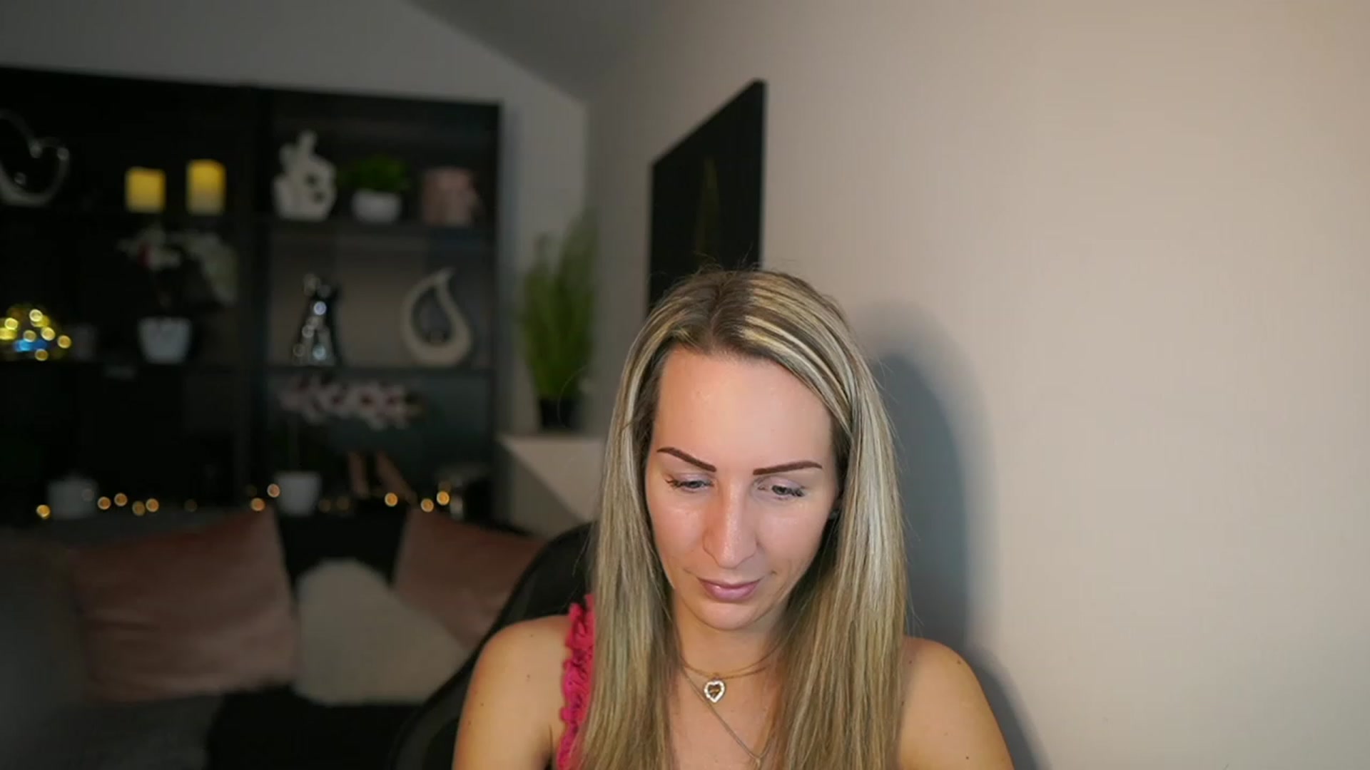 Gallery image thumbnail from Nikki__Sexx__'s myfreecams stream on, 02/15/2024, 21:43 image 4 of 20