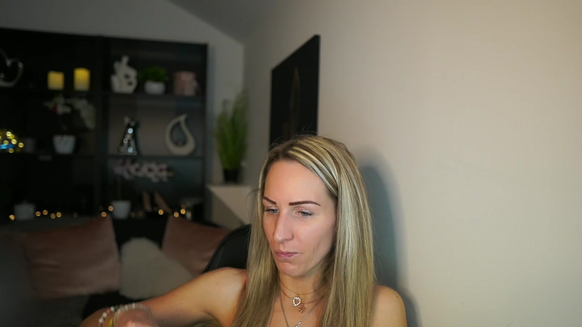 Gallery image thumbnail from Nikki__Sexx__'s myfreecams stream on, 02/15/2024, 21:43 image 16 of 20