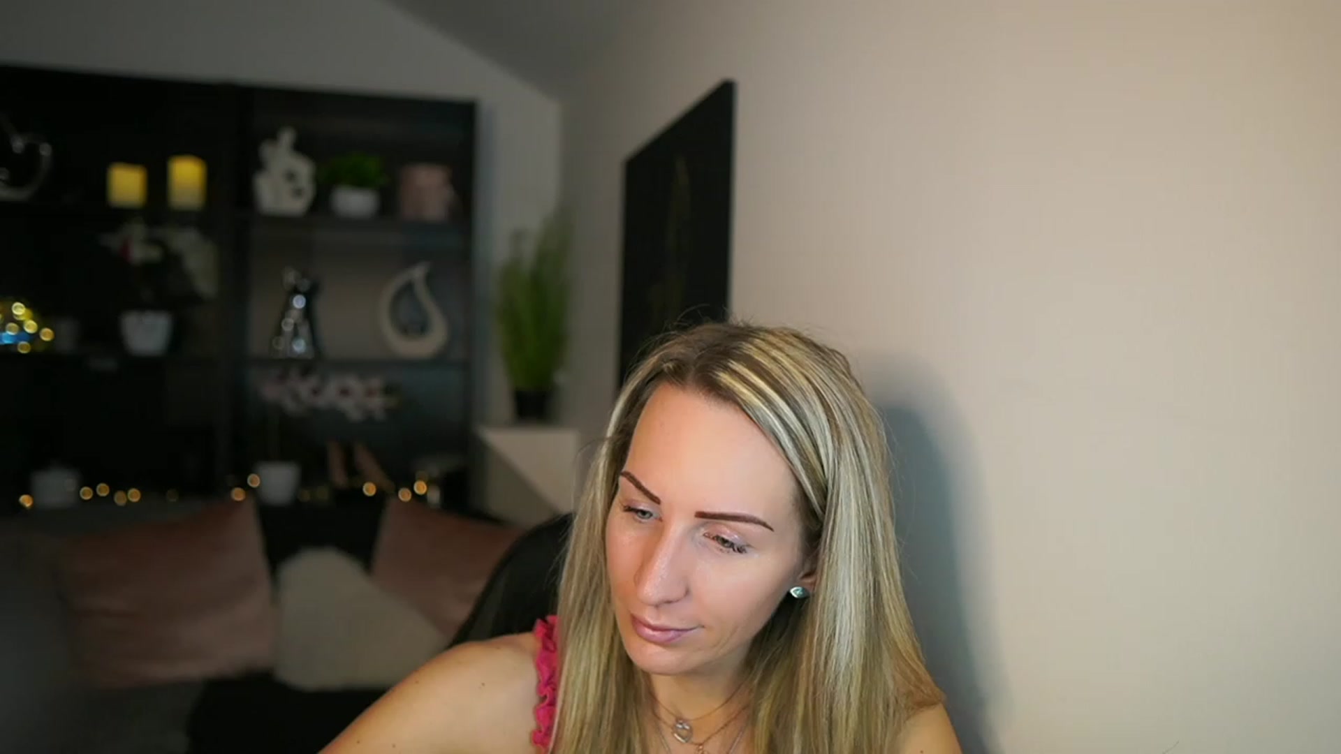 Gallery image thumbnail from Nikki__Sexx__'s myfreecams stream on, 02/15/2024, 21:43 image 12 of 20