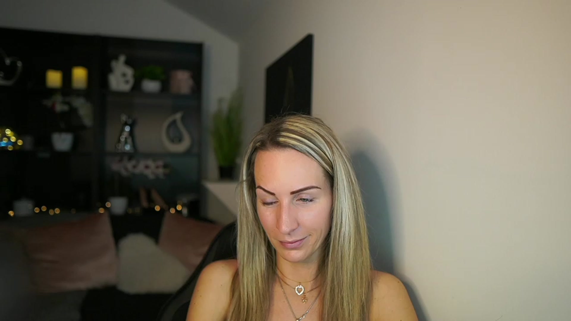 Gallery image thumbnail from Nikki__Sexx__'s myfreecams stream on, 02/15/2024, 21:43 image 15 of 20