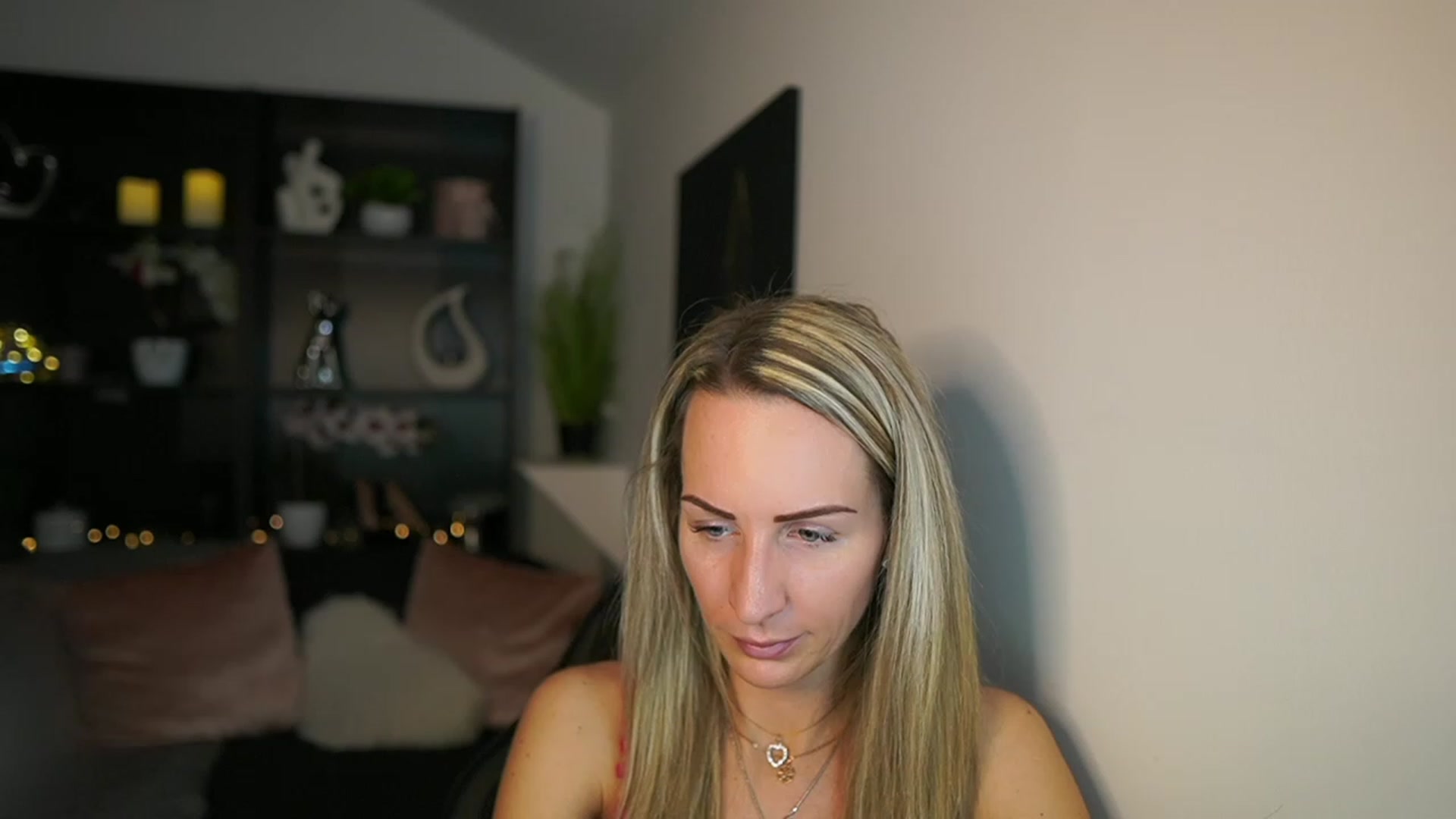 Gallery image thumbnail from Nikki__Sexx__'s myfreecams stream on, 02/15/2024, 21:43 image 14 of 20