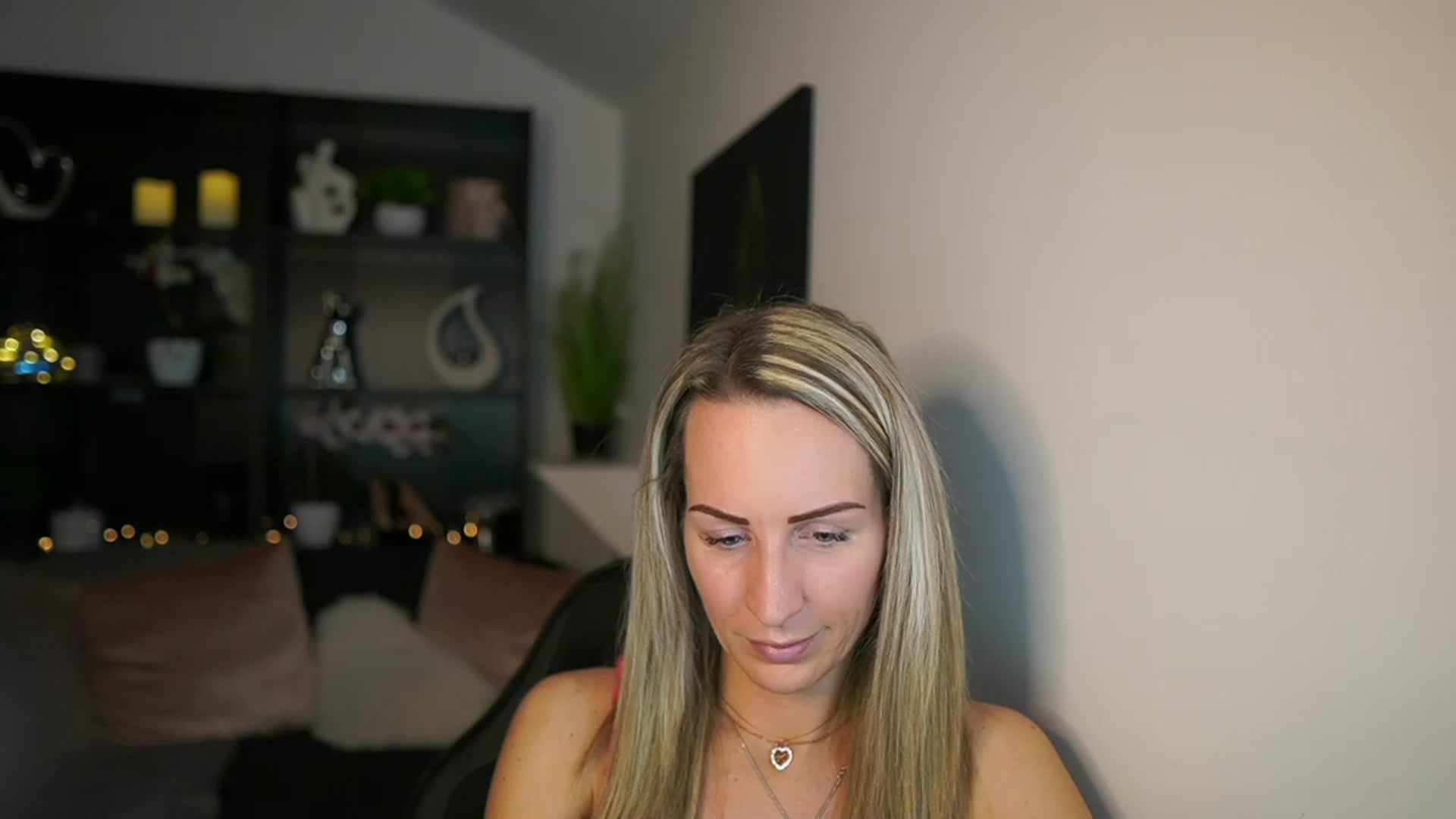 Gallery image thumbnail from Nikki__Sexx__'s myfreecams stream on, 02/15/2024, 21:43 image 7 of 20