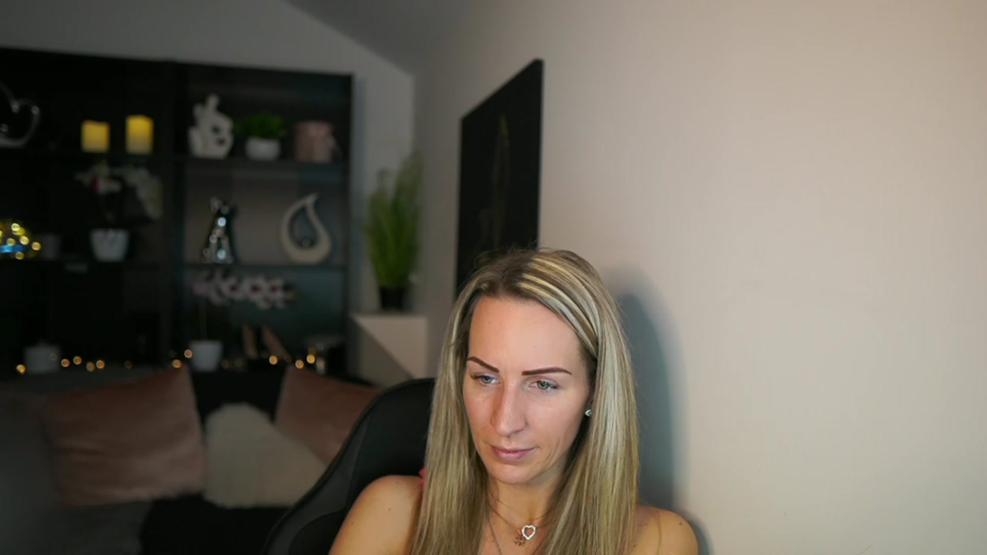Gallery image thumbnail from Nikki__Sexx__'s myfreecams stream on, 02/15/2024, 21:43 image 19 of 20