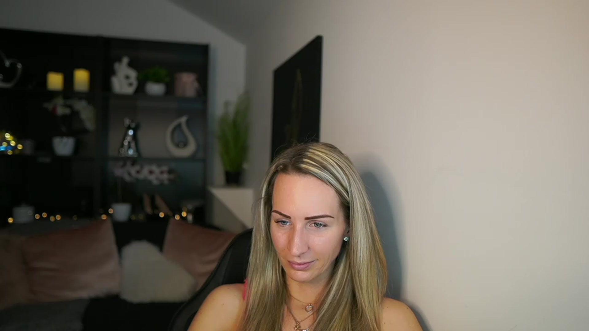 Gallery image thumbnail from Nikki__Sexx__'s myfreecams stream on, 02/15/2024, 22:32 image 17 of 20