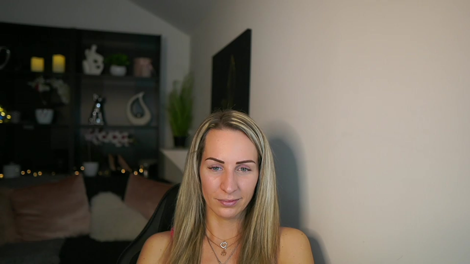 Gallery image thumbnail from Nikki__Sexx__'s myfreecams stream on, 02/16/2024, 24:02 image 2 of 20