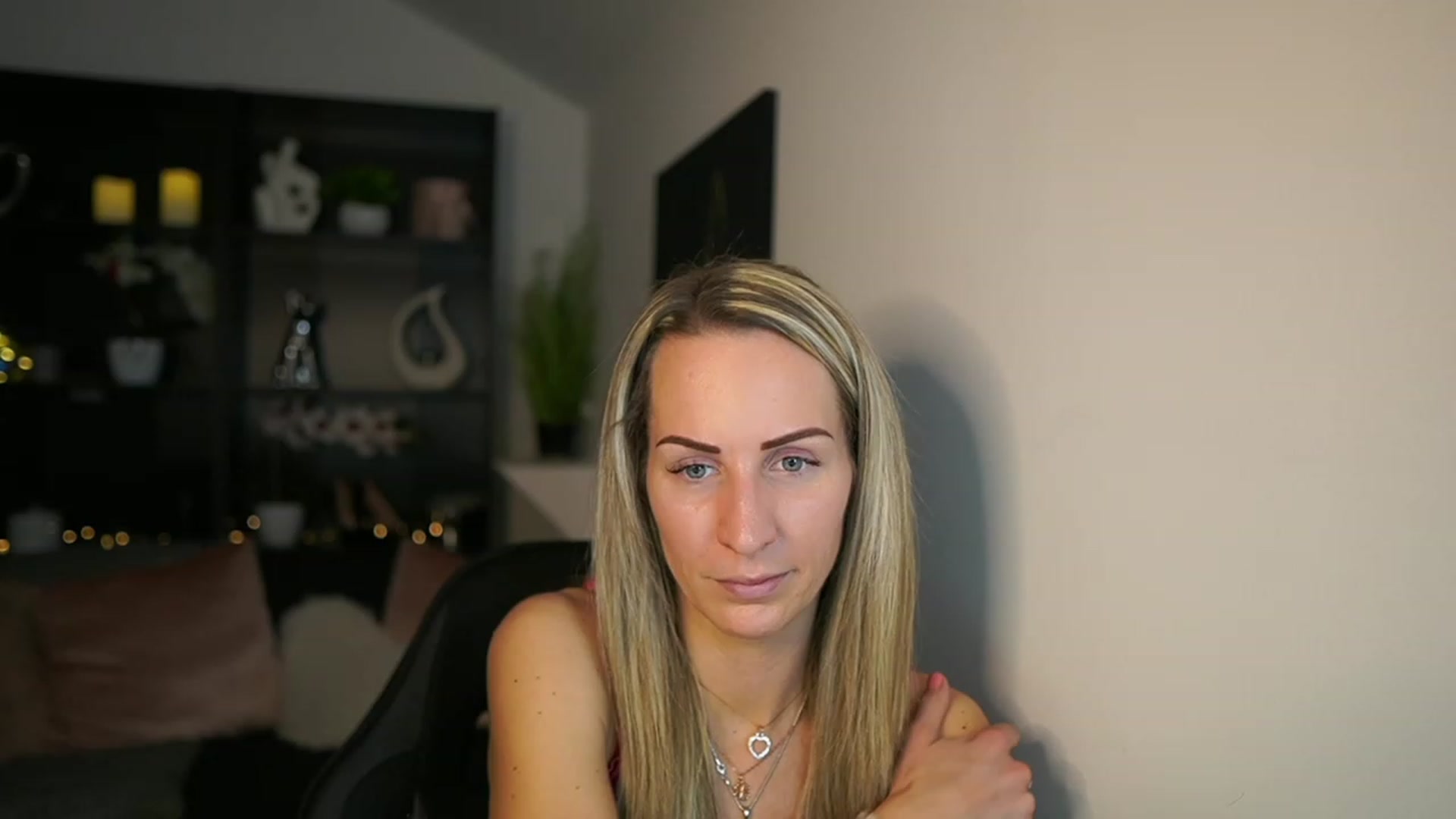 Gallery image thumbnail from Nikki__Sexx__'s myfreecams stream on, 02/16/2024, 24:02 image 19 of 20