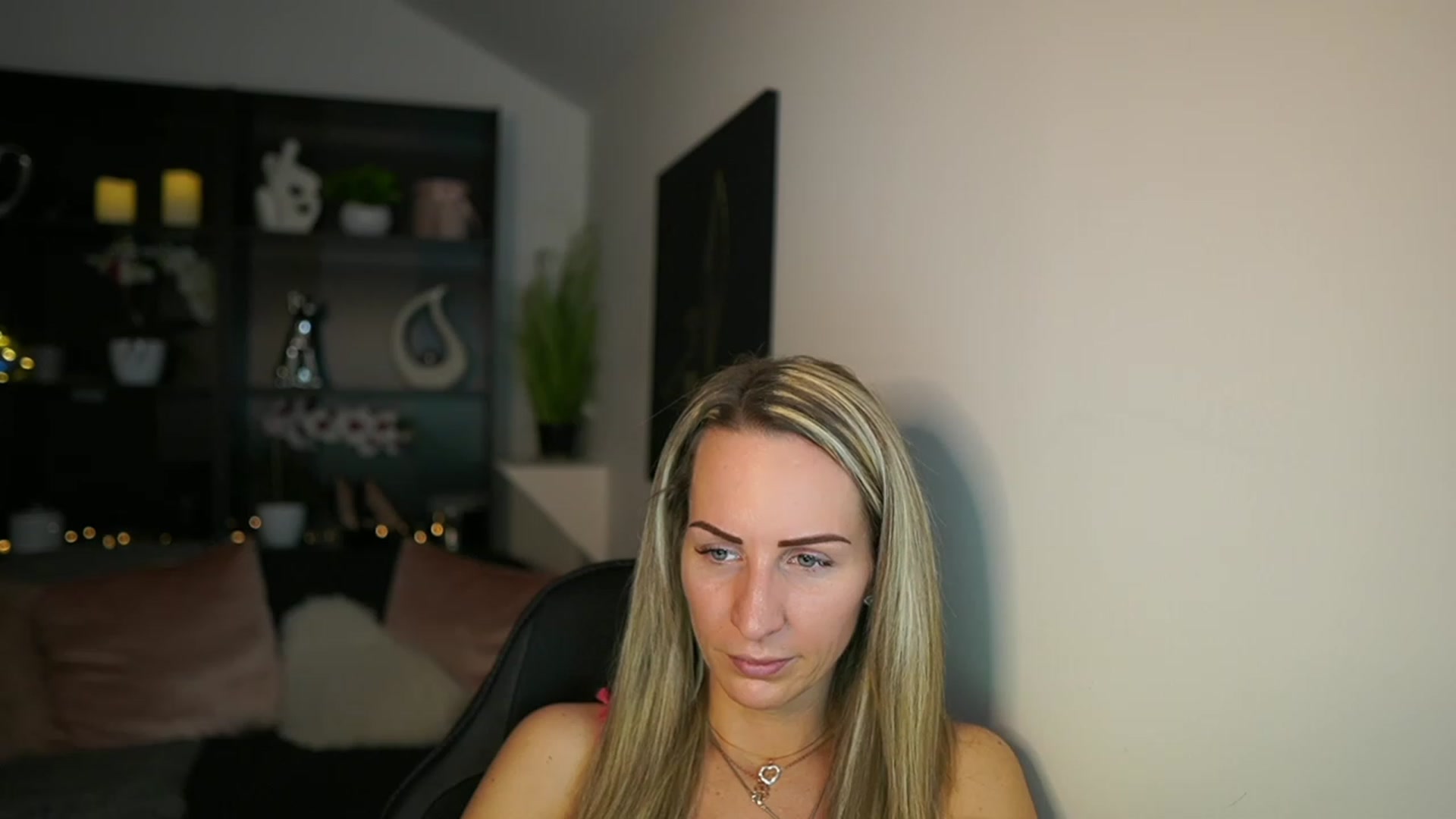 Gallery image thumbnail from Nikki__Sexx__'s myfreecams stream on, 02/16/2024, 24:02 image 12 of 20