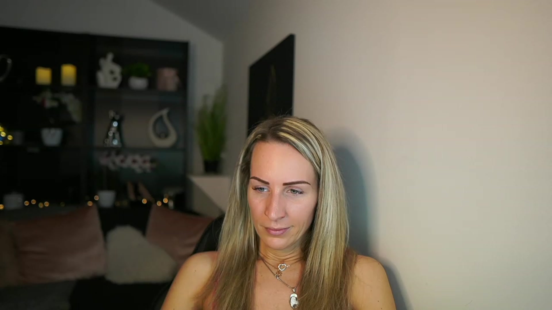 Gallery image thumbnail from Nikki__Sexx__'s myfreecams stream on, 02/16/2024, 24:02 image 11 of 20