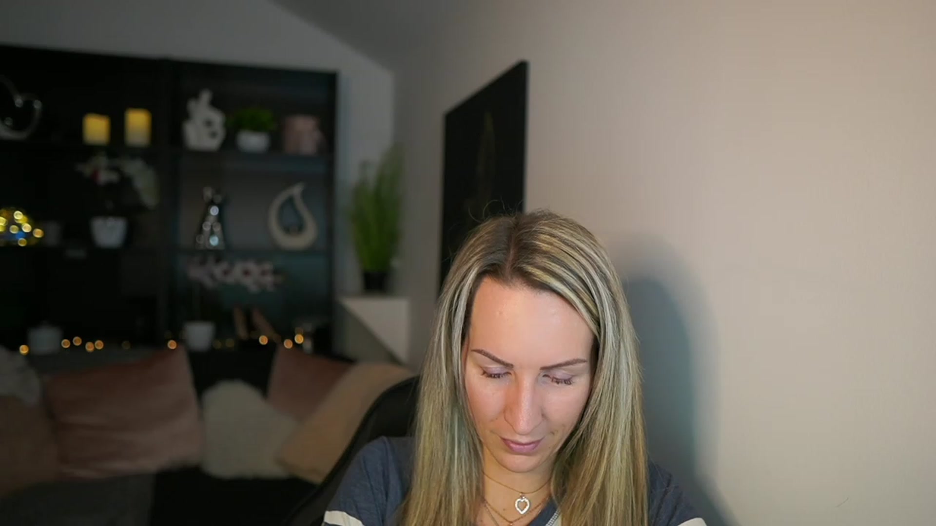 Gallery image thumbnail from Nikki__Sexx__'s myfreecams stream on, 02/19/2024, 20:21 image 17 of 20