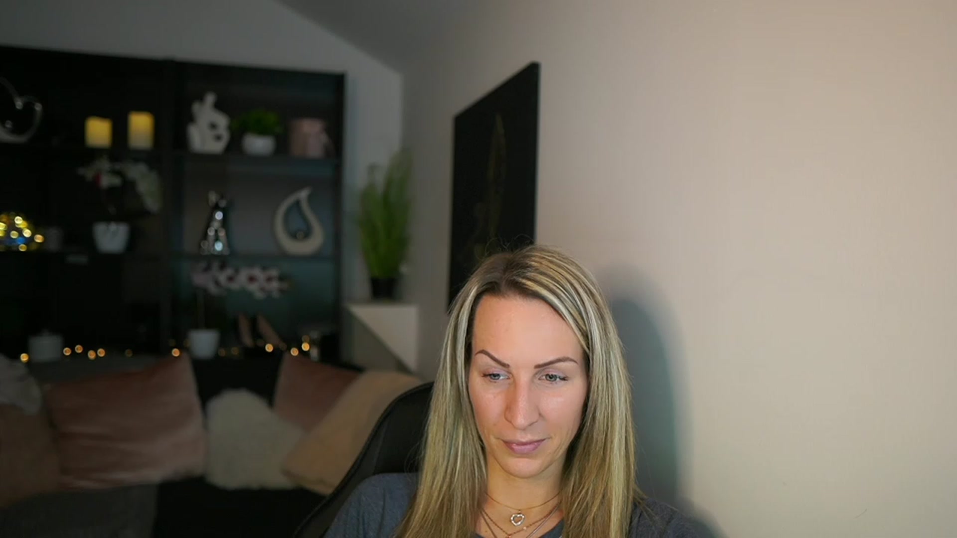Gallery image thumbnail from Nikki__Sexx__'s myfreecams stream on, 02/19/2024, 20:21 image 15 of 20