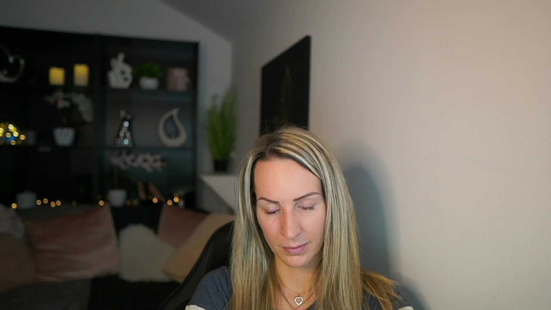 Gallery image thumbnail from Nikki__Sexx__'s myfreecams stream on, 02/19/2024, 20:21 image 5 of 20