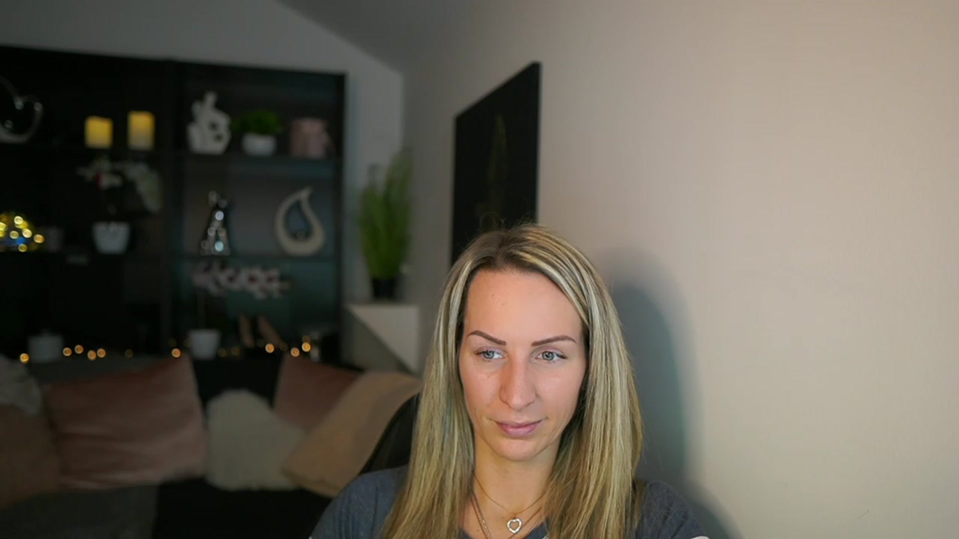 Gallery image thumbnail from Nikki__Sexx__'s myfreecams stream on, 02/19/2024, 20:21 image 8 of 20