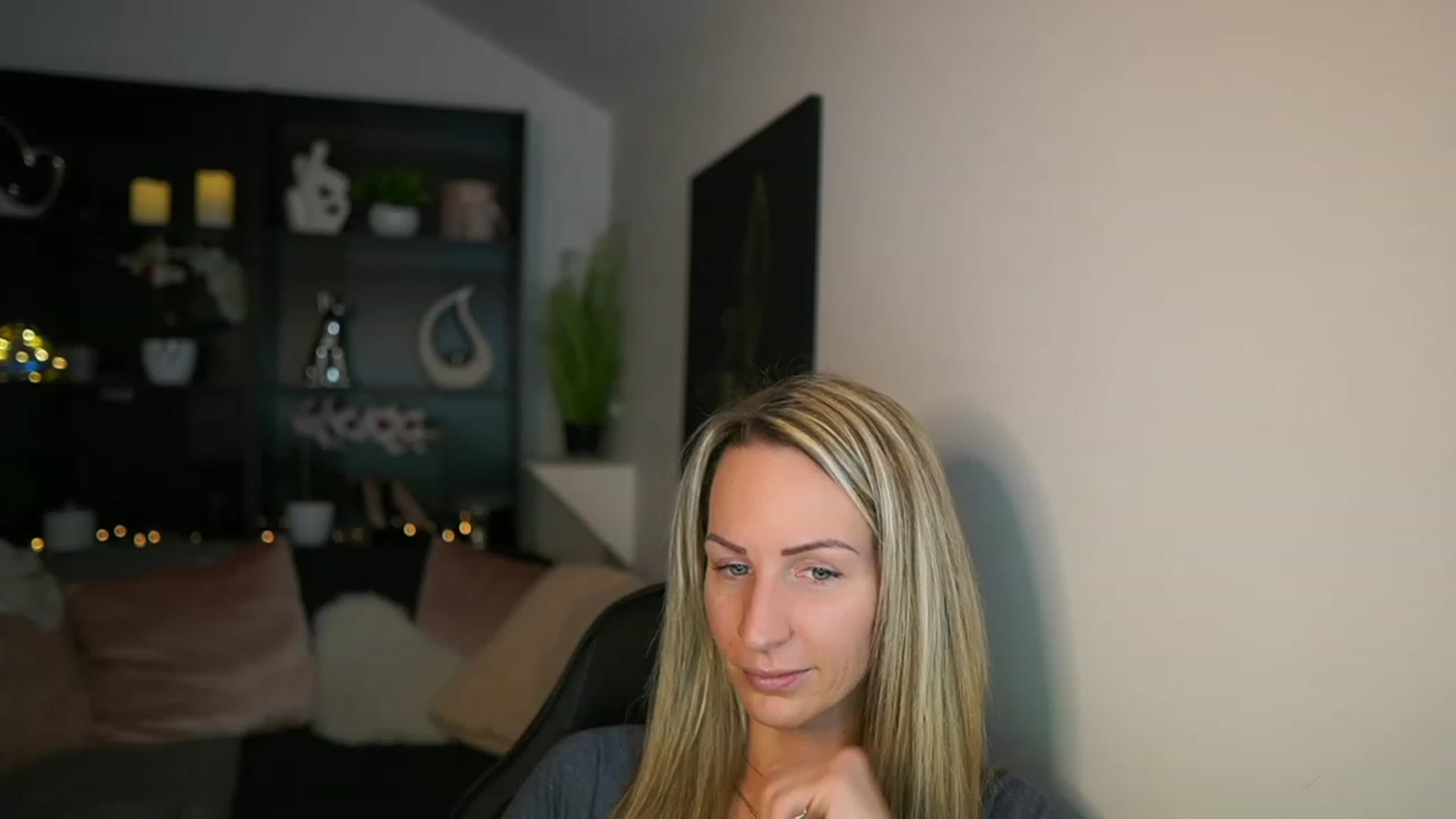 Gallery image thumbnail from Nikki__Sexx__'s myfreecams stream on, 02/19/2024, 20:21 image 12 of 20