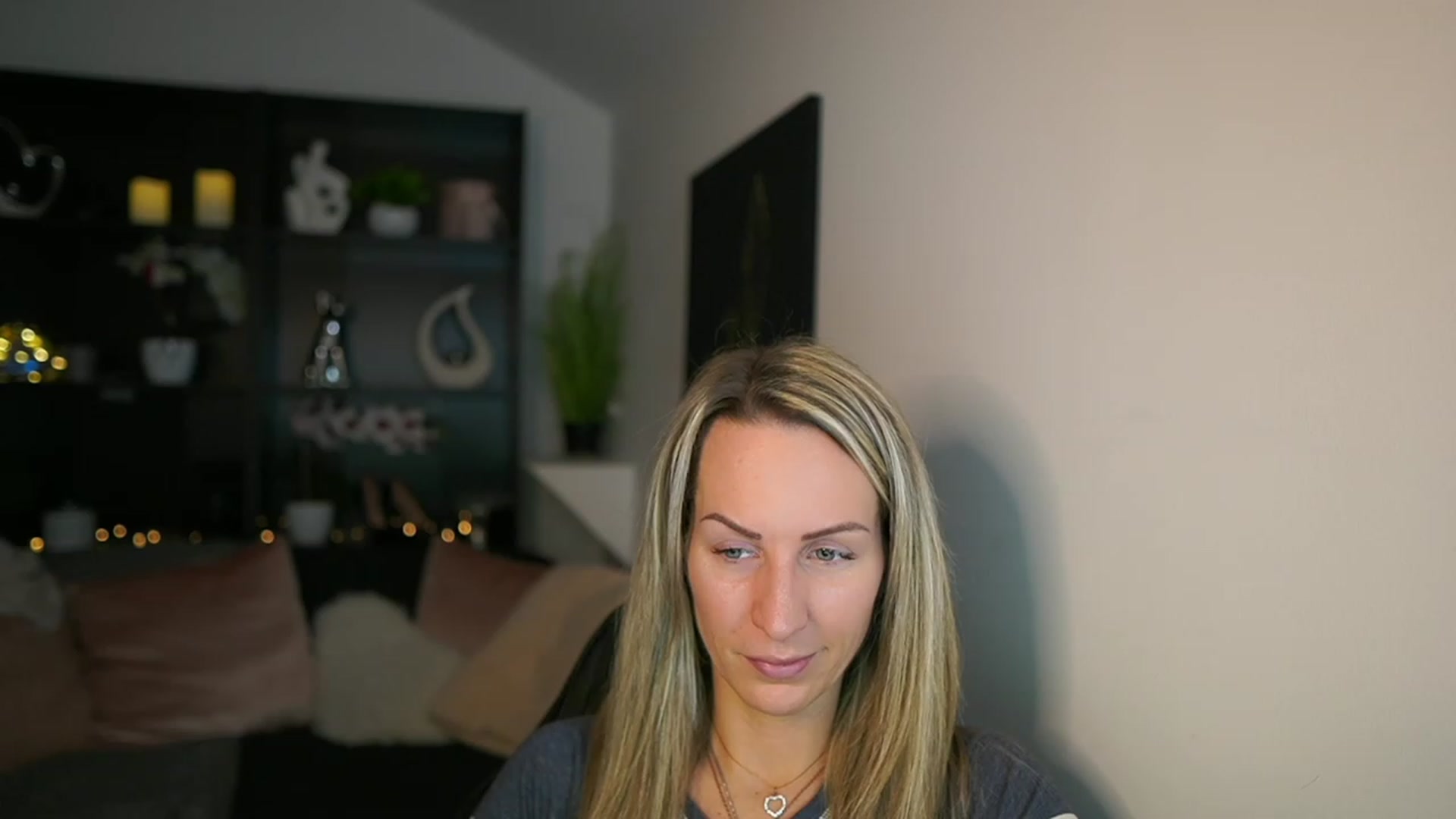 Gallery image thumbnail from Nikki__Sexx__'s myfreecams stream on, 02/19/2024, 20:21 image 7 of 20