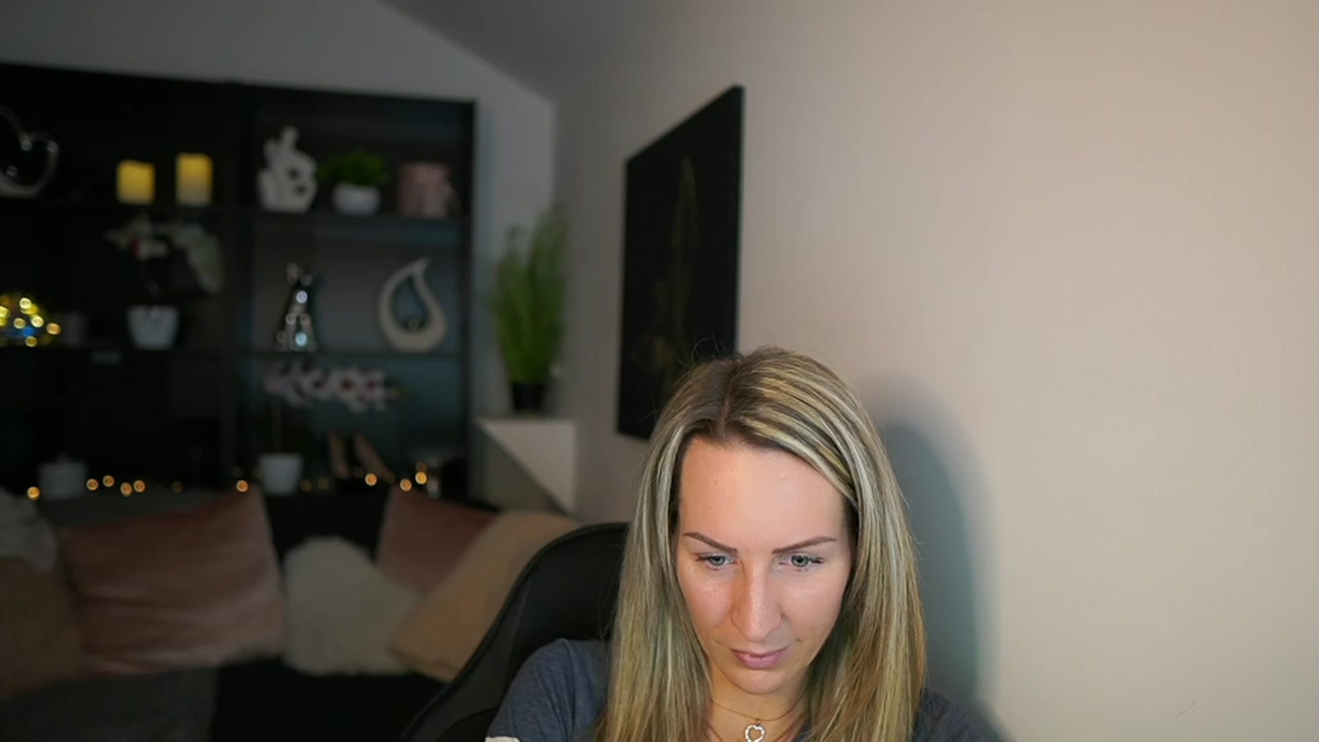 Gallery image thumbnail from Nikki__Sexx__'s myfreecams stream on, 02/19/2024, 20:21 image 16 of 20
