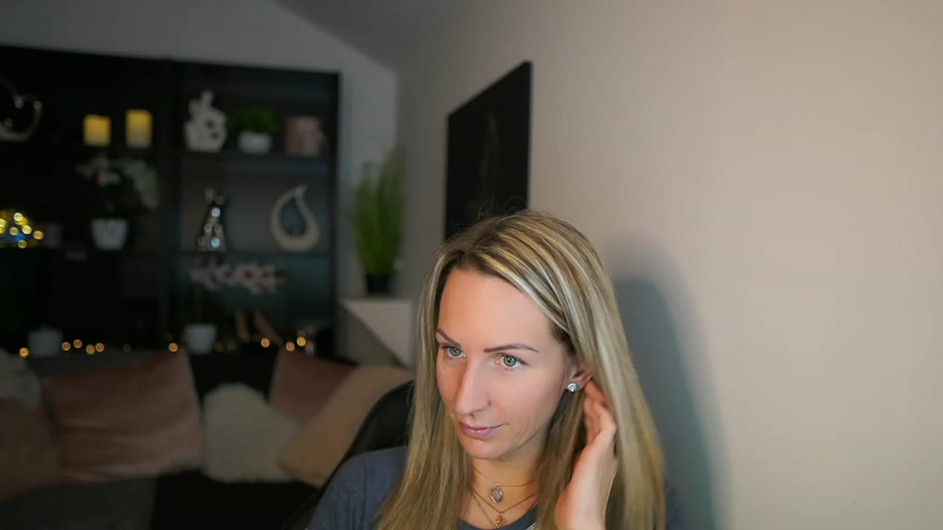 Gallery image thumbnail from Nikki__Sexx__'s myfreecams stream on, 02/19/2024, 20:21 image 19 of 20