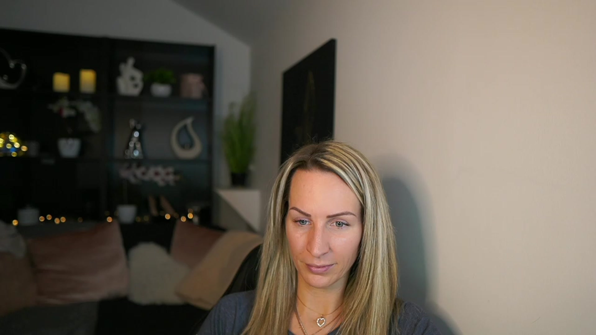 Gallery image thumbnail from Nikki__Sexx__'s myfreecams stream on, 02/19/2024, 20:21 image 9 of 20