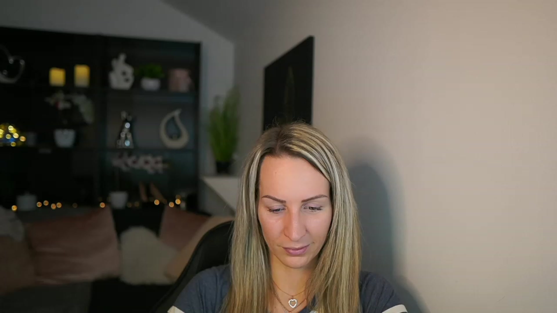 Gallery image thumbnail from Nikki__Sexx__'s myfreecams stream on, 02/19/2024, 20:21 image 4 of 20